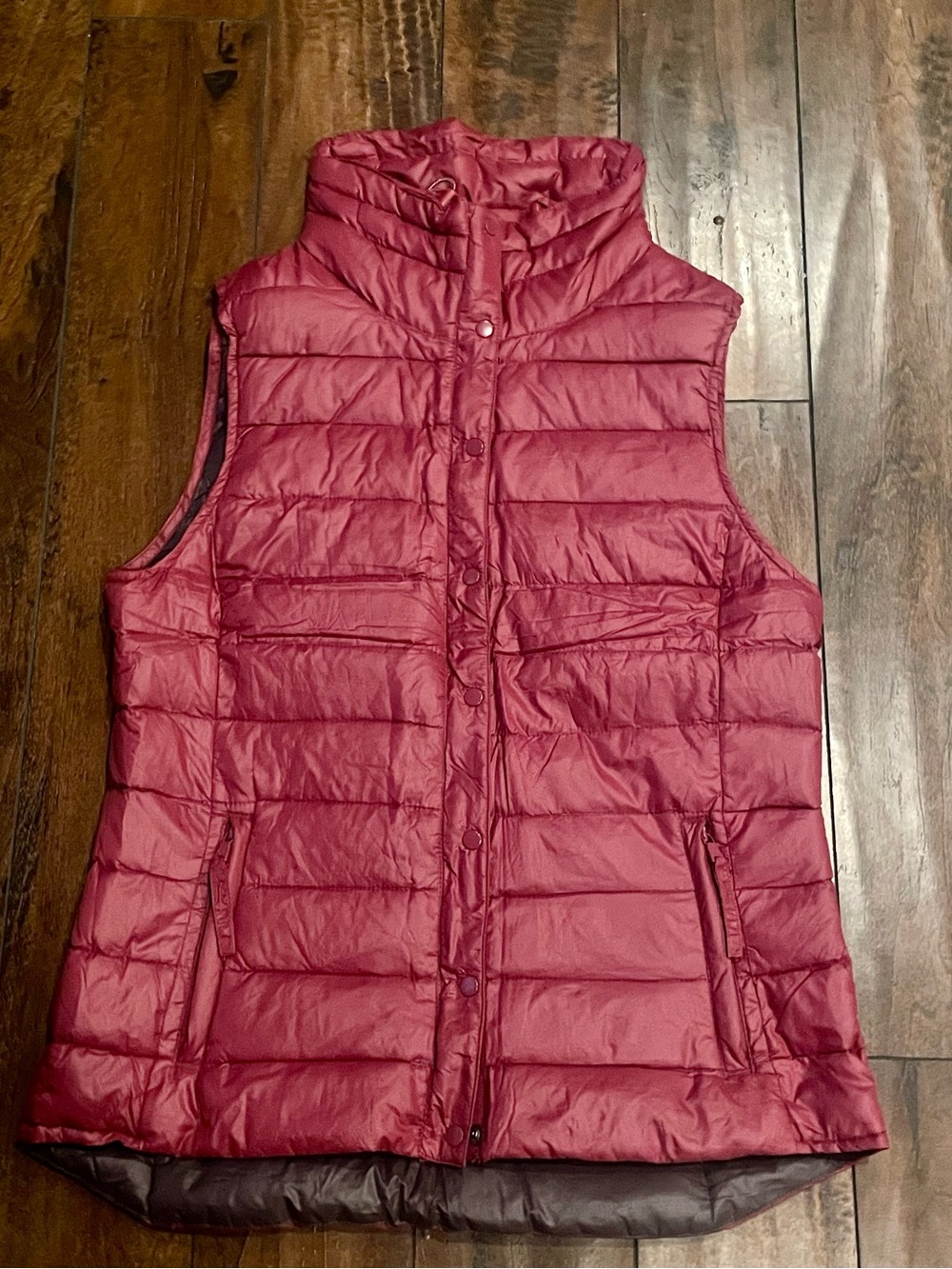 GAP Women's Quilted Puffer Vest - Burgundy Pink